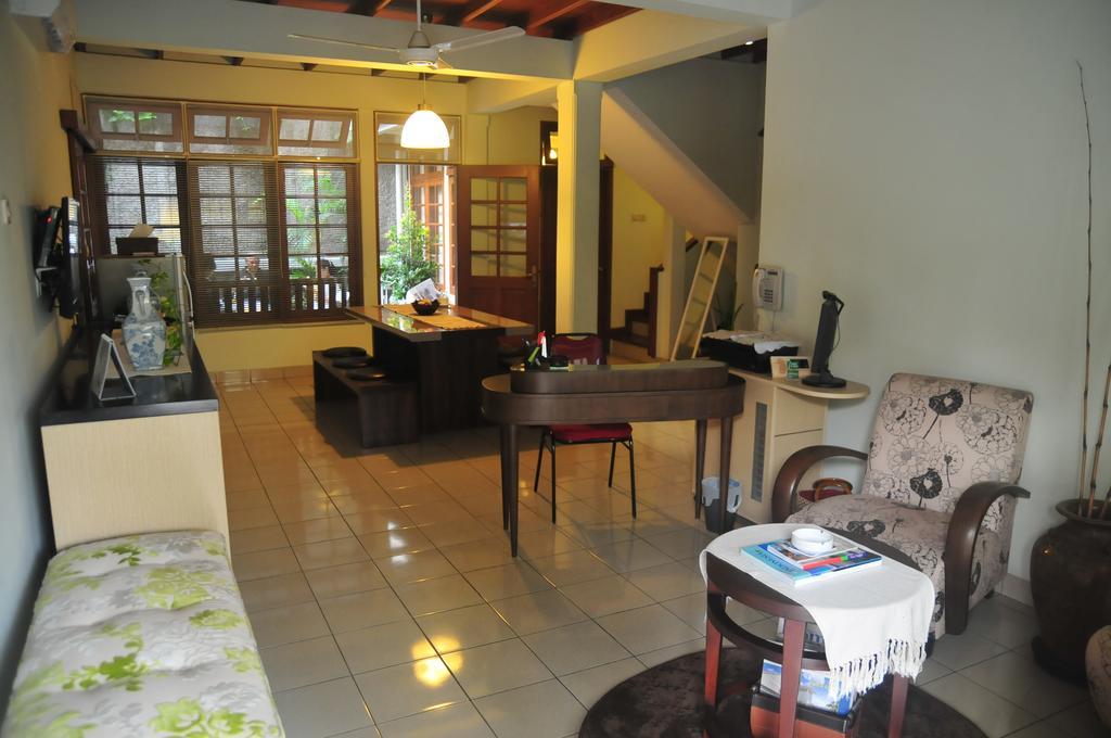 ג'קרטה Bed And Breakfast Tomang מראה חיצוני תמונה